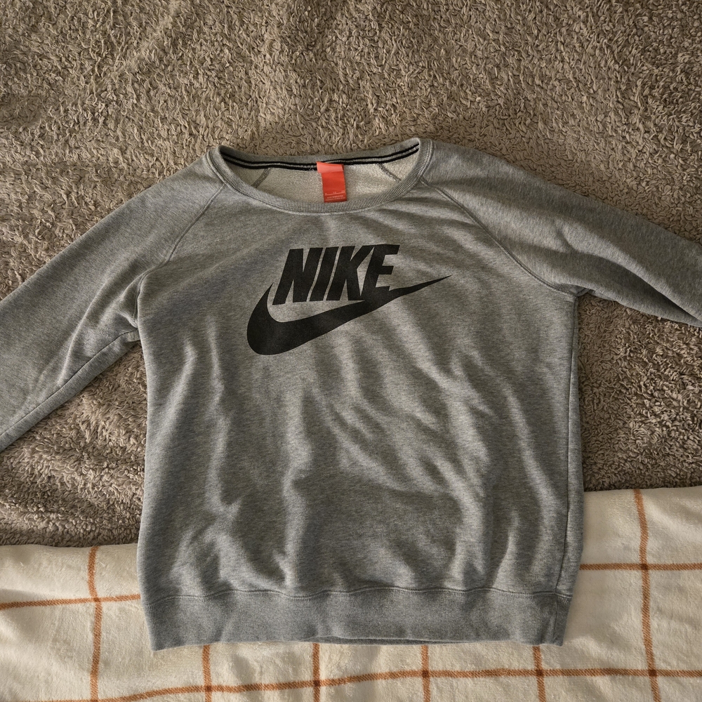 Nike Crewneck Gray Sweater